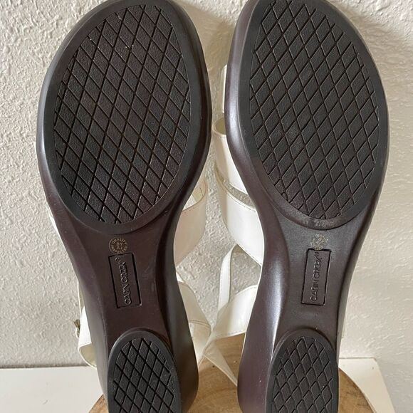 Cabin Creek White Sandals Size 10M EUC - Picture 7 of 7